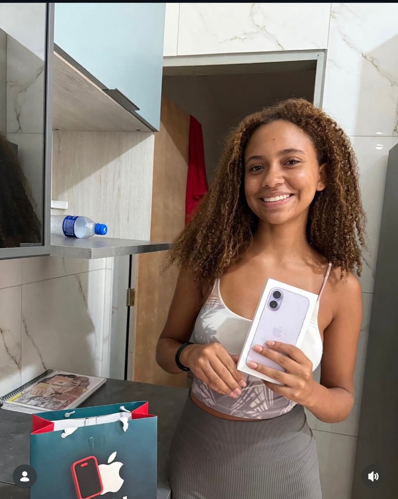 Cliente iPhone Roxo